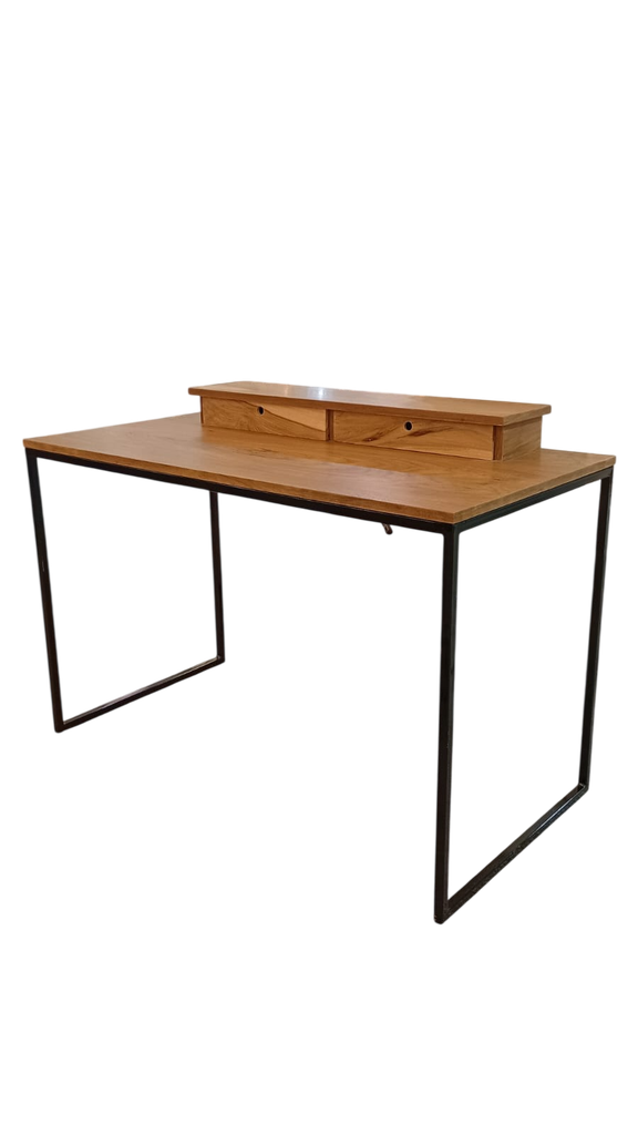 Escritorio de Petiribí con cajones Lealamp